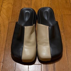 Alohas Two-Tone Black and Cream mules